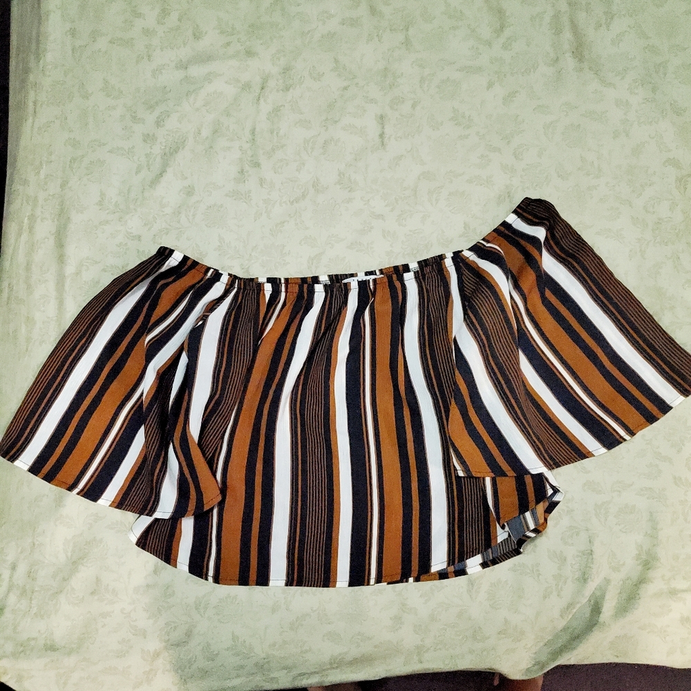 3 for $25 FAVLUX Off The Shoulder Cropped top